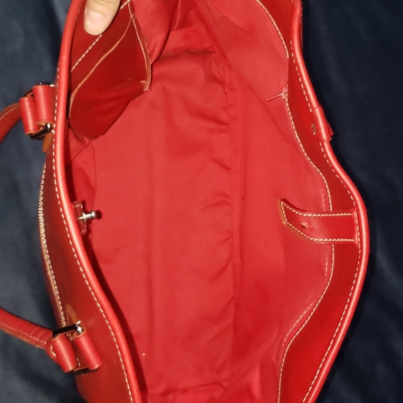 Dooney and Burke red shoulder hand bag - Picture 6 of 9